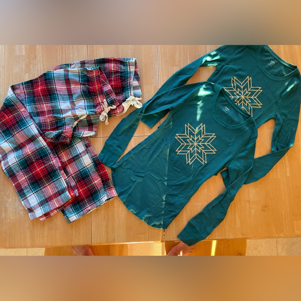 Like NEW Set of TWO Pair Old Navy Holiday PJ’s SM and XS